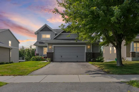 1624 Hackberry Court