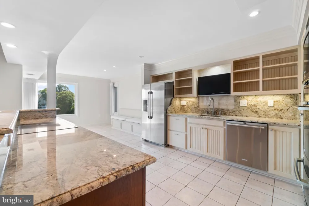 15 PRESIDENT POINT DRIVE #B2 Annapolis, MD 21403