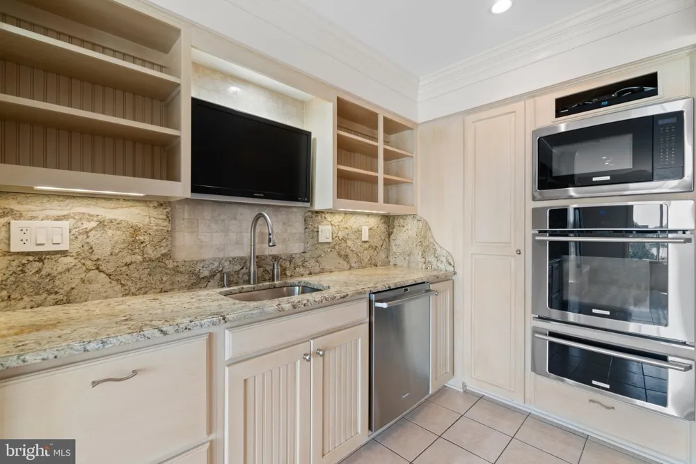 15 PRESIDENT POINT DRIVE #B2 Annapolis, MD 21403