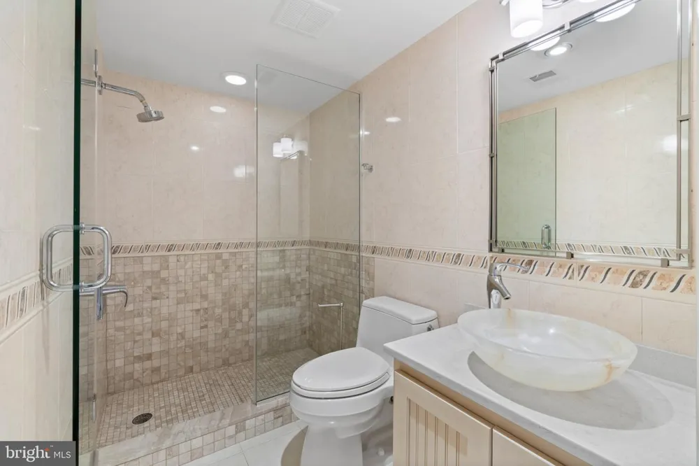 15 PRESIDENT POINT DRIVE #B2 Annapolis, MD 21403