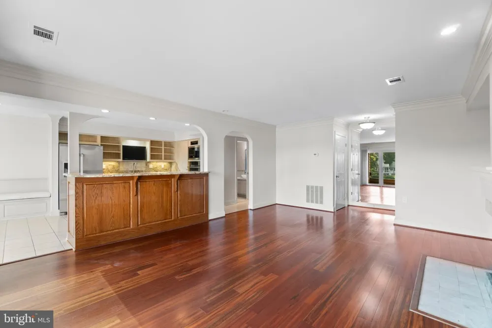 15 PRESIDENT POINT DRIVE #B2 Annapolis, MD 21403