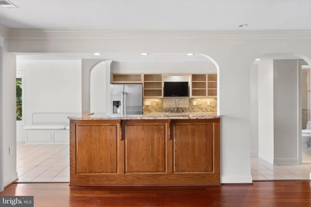 15 PRESIDENT POINT DRIVE #B2 Annapolis, MD 21403
