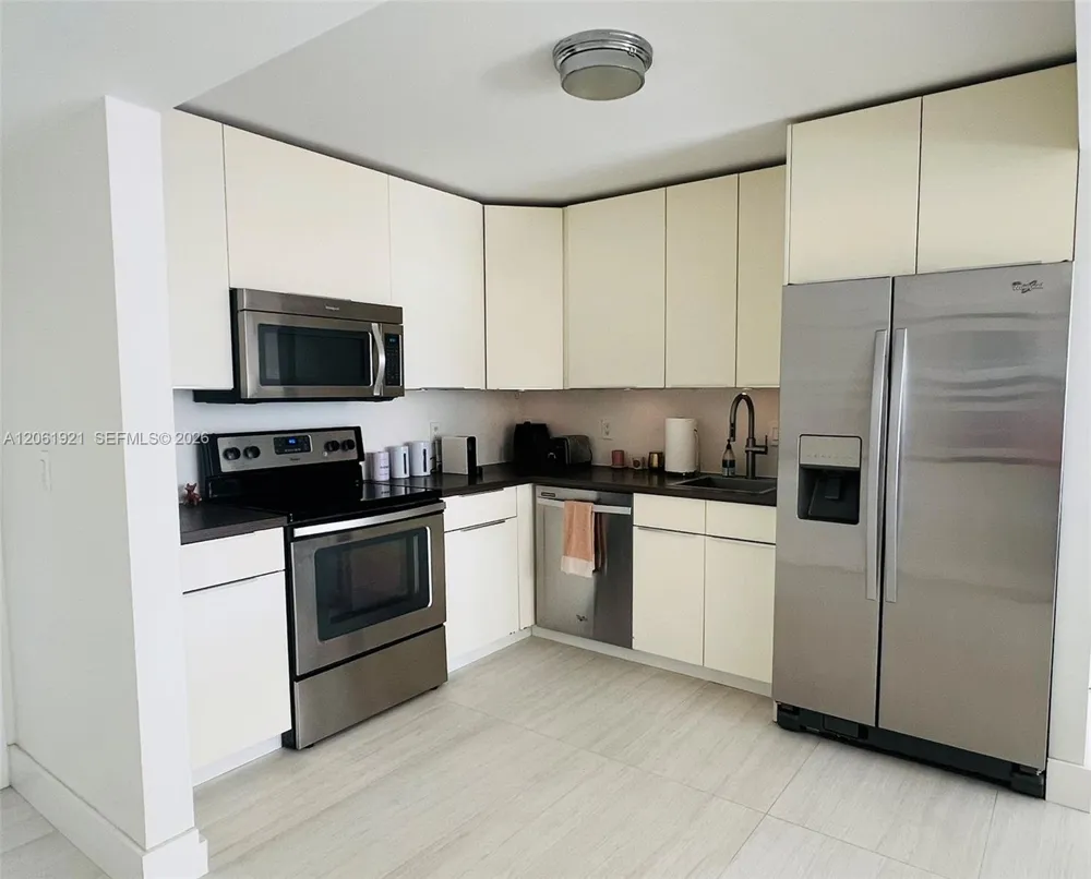 200 Leslie Dr #1017 Hallandale Beach, FL 33009