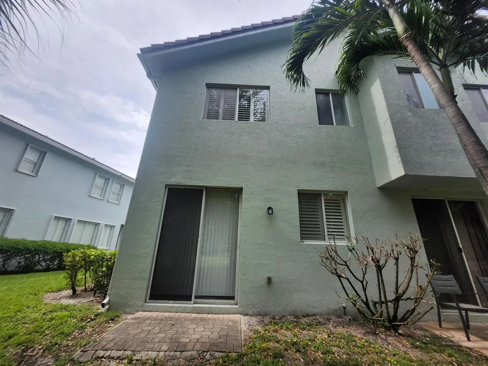 3189 Laurel Ridge Circle Riviera Beach, FL 33404