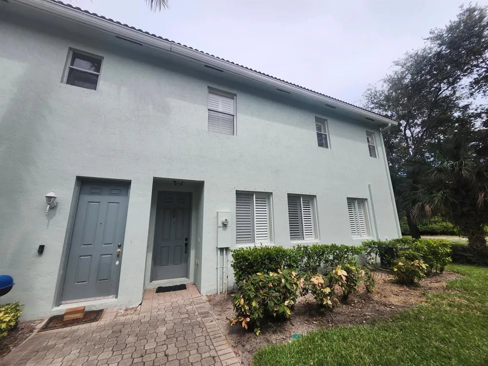 3189 Laurel Ridge Circle Riviera Beach, FL 33404