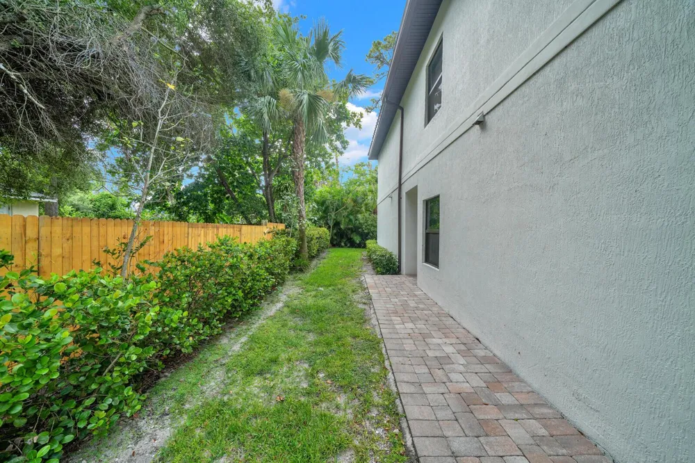 407 Bella Sol Way West Palm Beach, FL 33406
