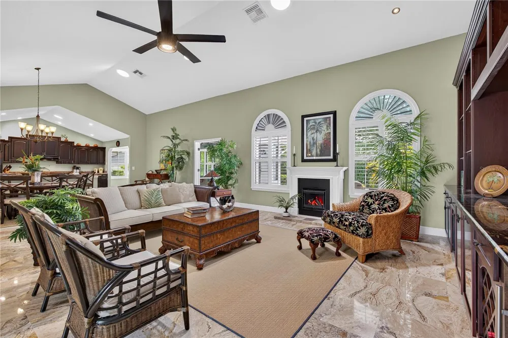2604 ROYAL LIVERPOOL DRIVE Tarpon Springs, FL 34688