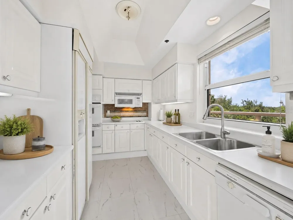 3080 GRAND BAY BOULEVARD #512 Longboat Key, FL 34228