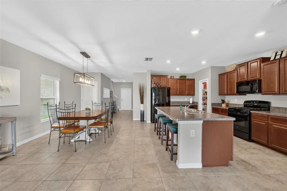 5119 WHITE CHICORY DRIVE Apollo Beach, FL 33572