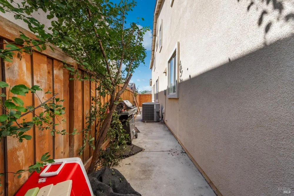 665 Brazelton Circle Vacaville, CA 95688