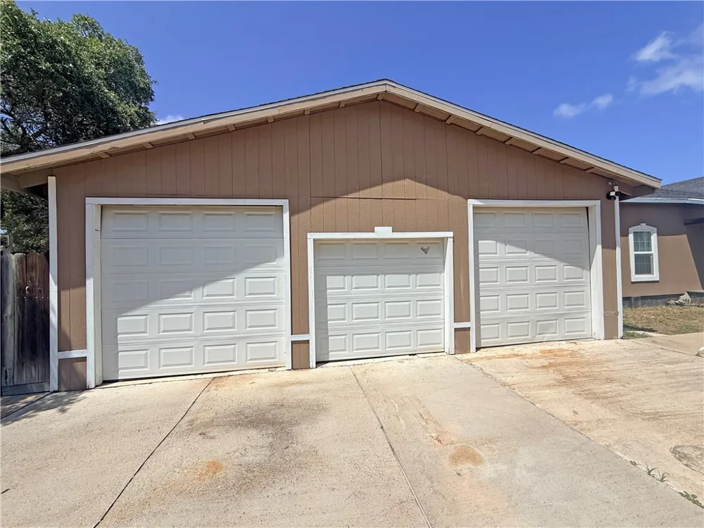 129 S Verne Street Rockport, TX 78382