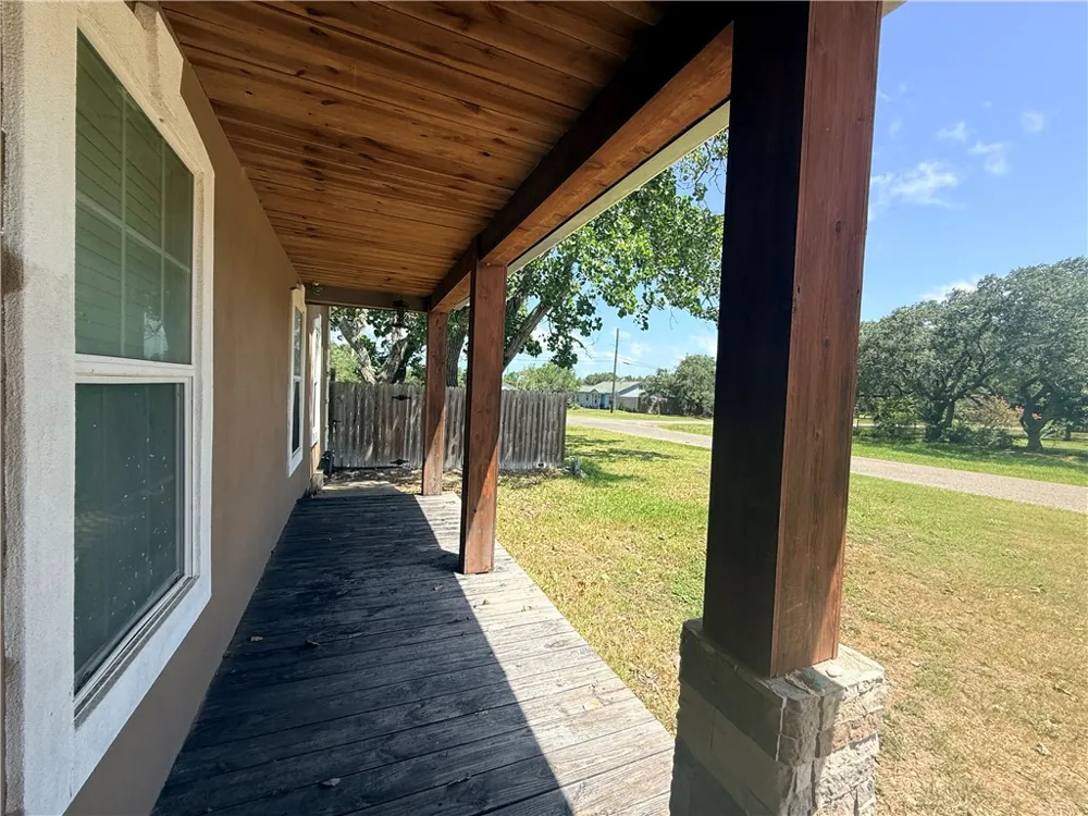 129 S Verne Street Rockport, TX 78382