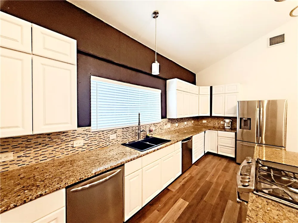 129 S Verne Street Rockport, TX 78382