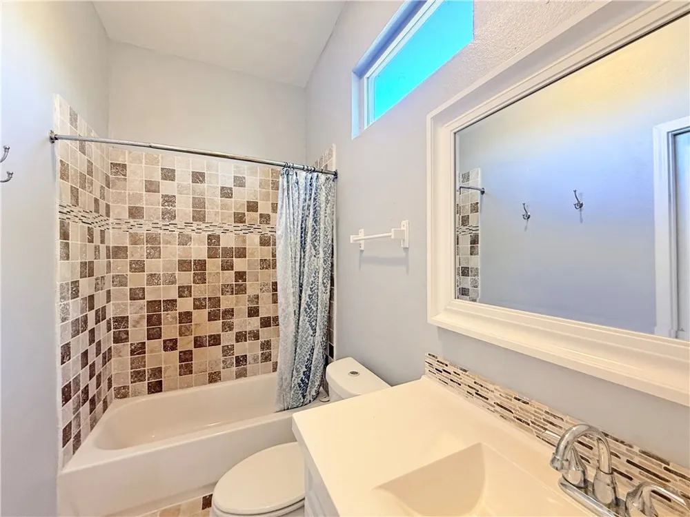 129 S Verne Street Rockport, TX 78382