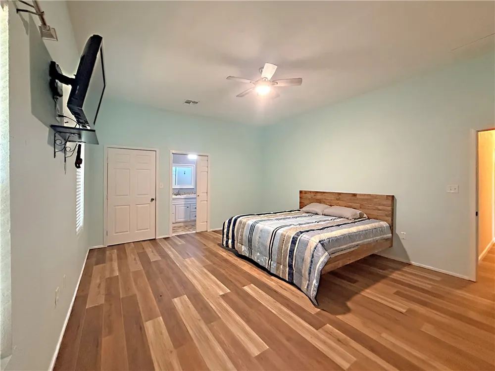 129 S Verne Street Rockport, TX 78382