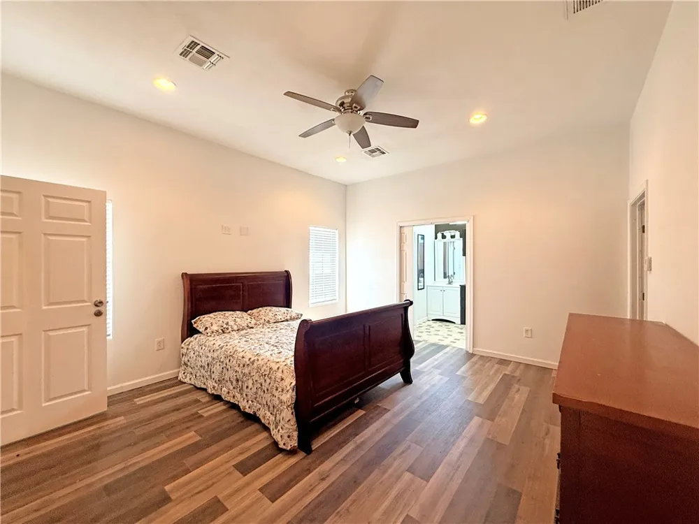 129 S Verne Street Rockport, TX 78382