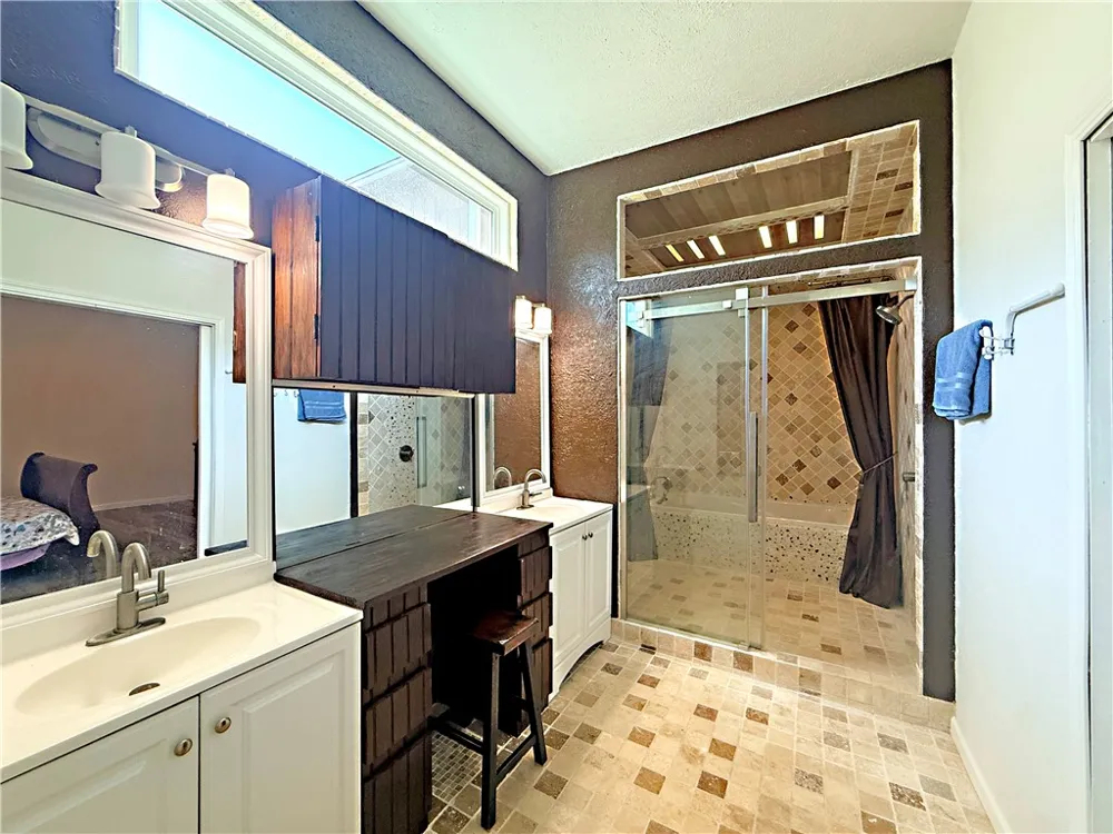 129 S Verne Street Rockport, TX 78382