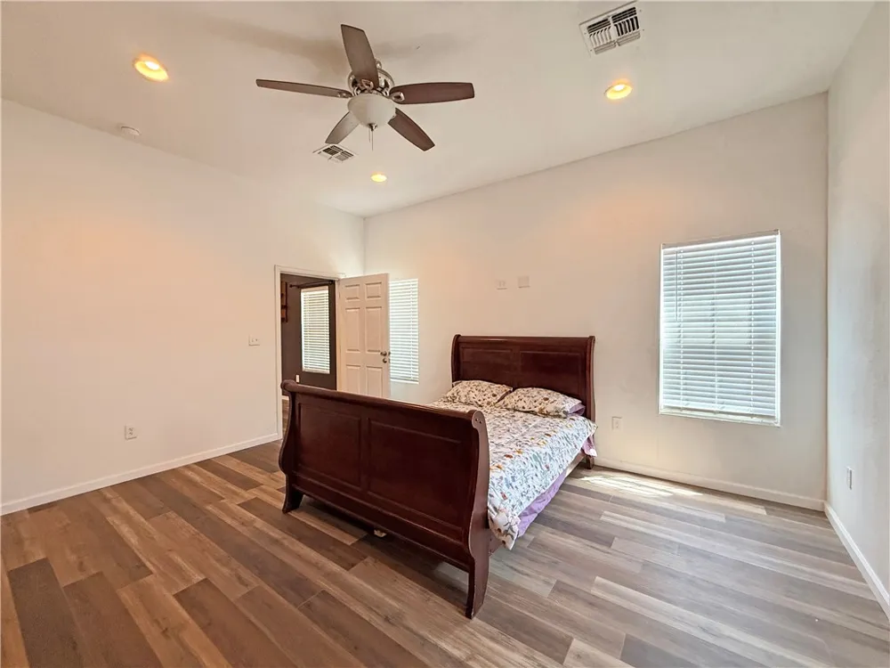 129 S Verne Street Rockport, TX 78382