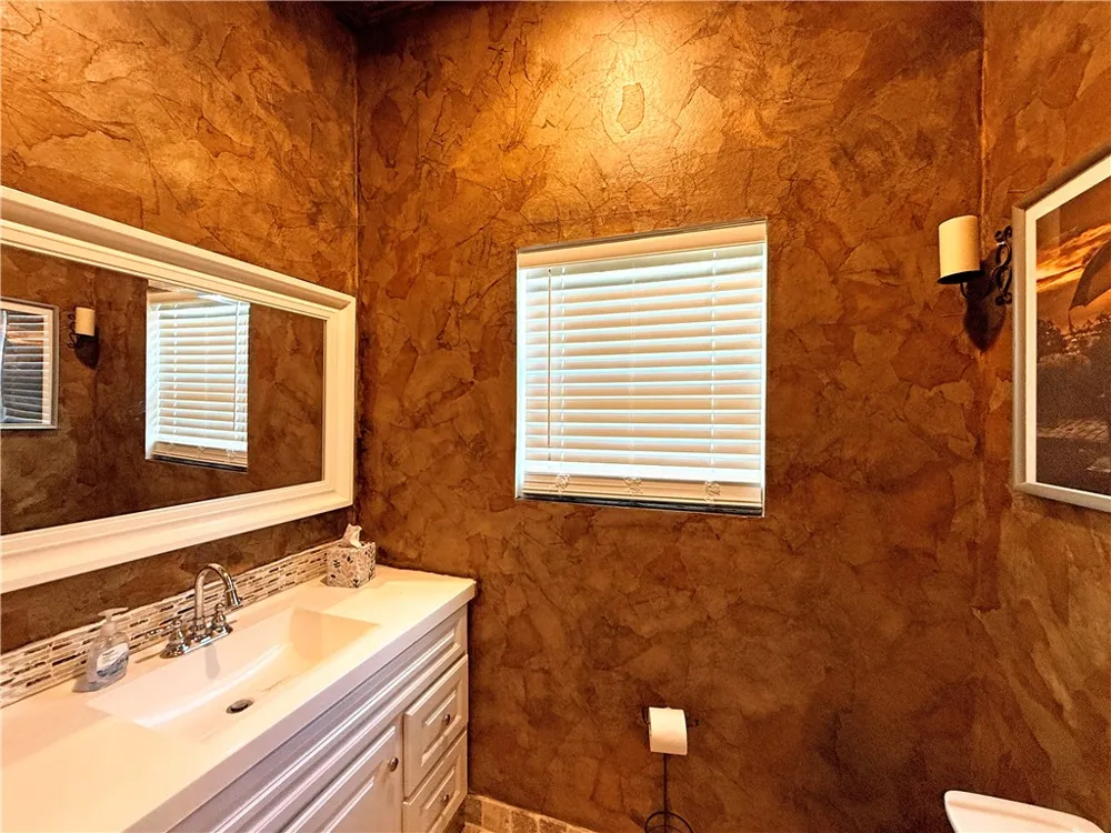 129 S Verne Street Rockport, TX 78382