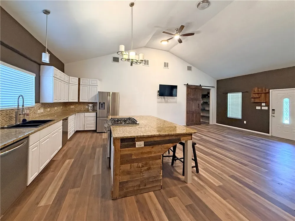 129 S Verne Street Rockport, TX 78382