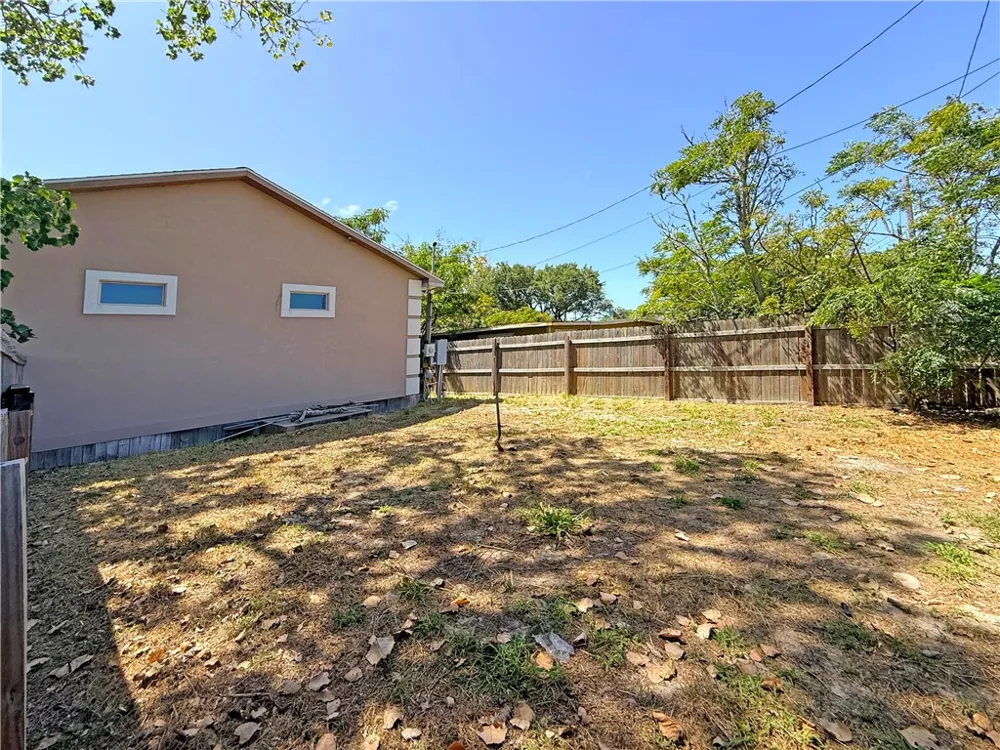 129 S Verne Street Rockport, TX 78382