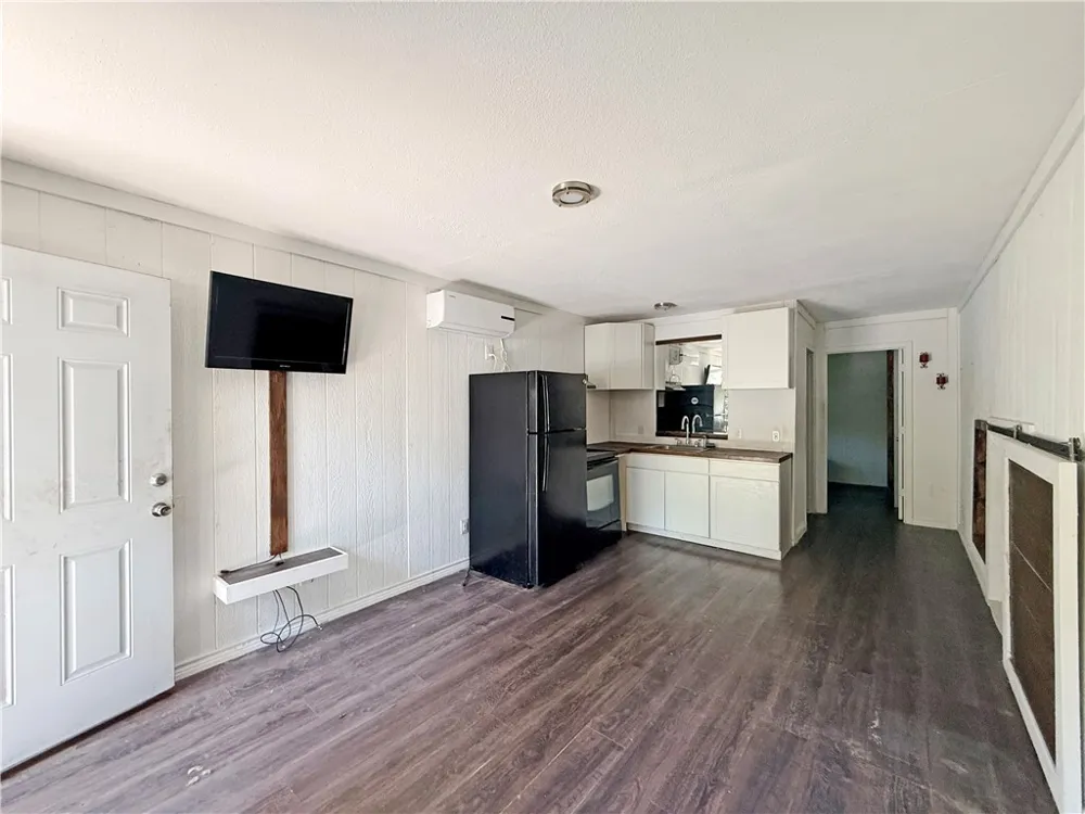 129 S Verne Street Rockport, TX 78382