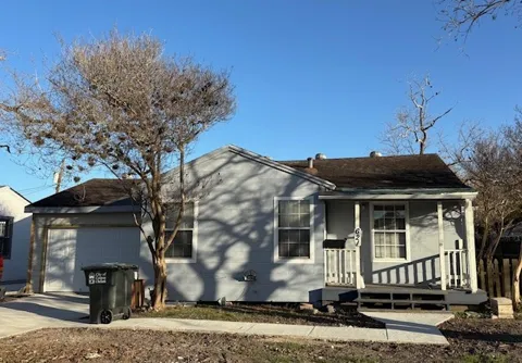 621 Everhart