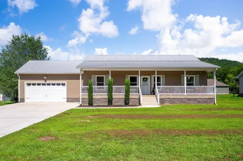 221 Hill Circle