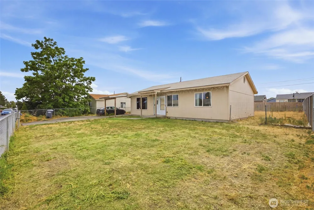 1227 Lowry Street Moses Lake, WA 98837