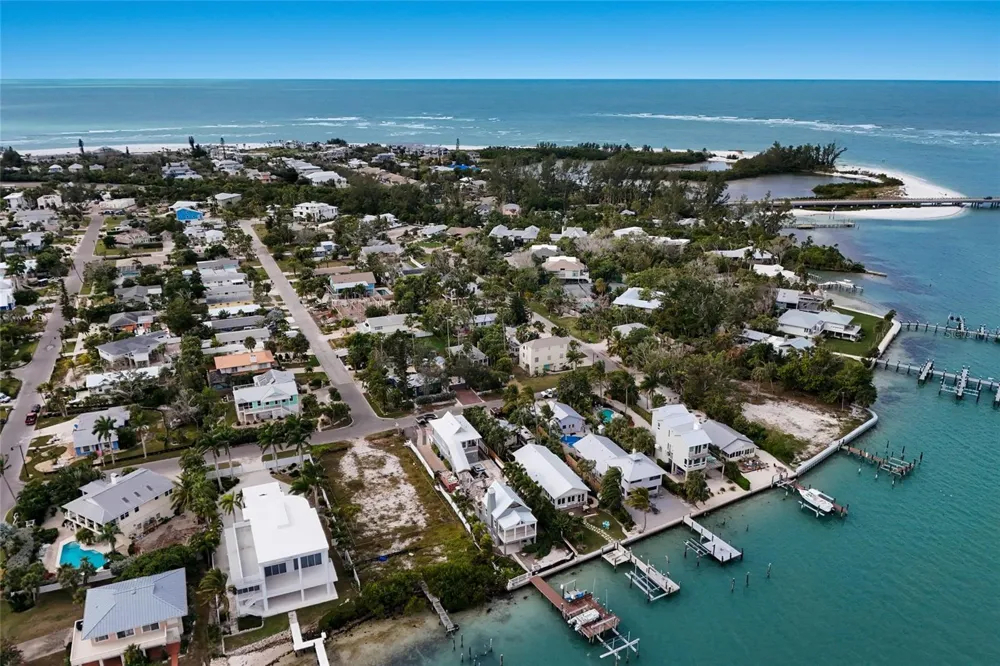7094 LONGBOAT DRIVE E Longboat Key, FL 34228