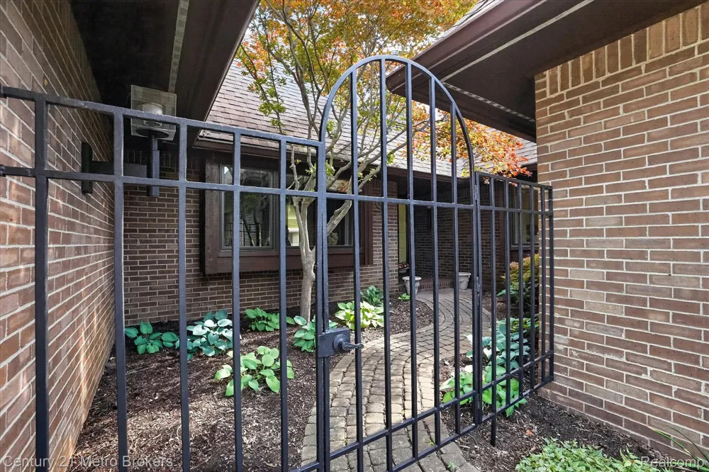 9095 S Saginaw Road #13 Grand Blanc Charter Township, MI 48439