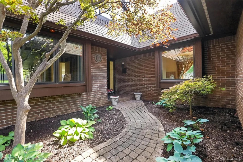 9095 S Saginaw Road #13 Grand Blanc Charter Township, MI 48439