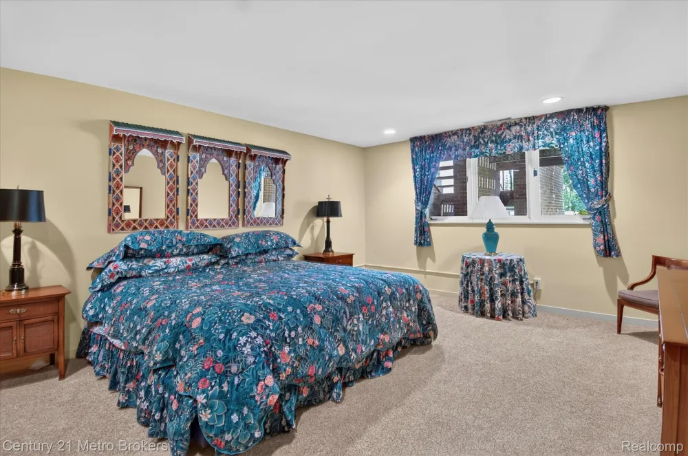 9095 S Saginaw Road #13 Grand Blanc Charter Township, MI 48439
