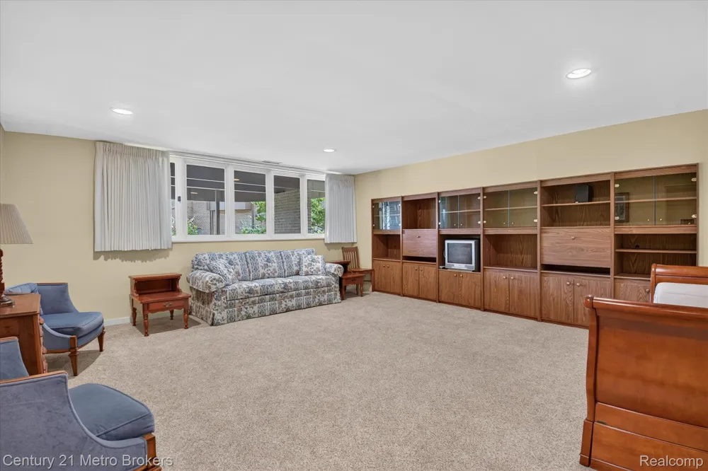 9095 S Saginaw Road #13 Grand Blanc Charter Township, MI 48439