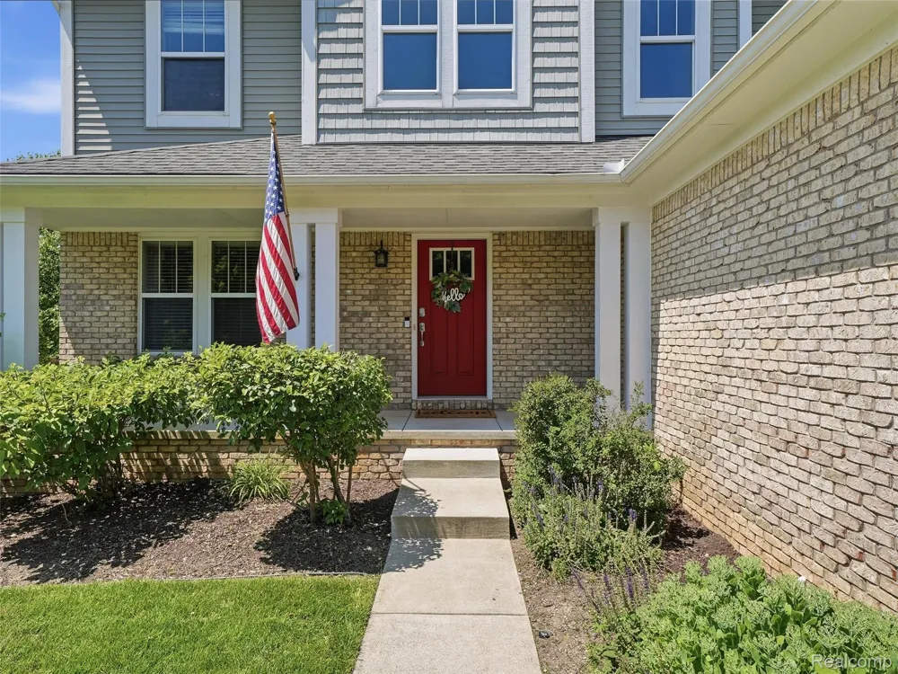 94 Blackberry Drive White Lake Charter Township, MI 48386