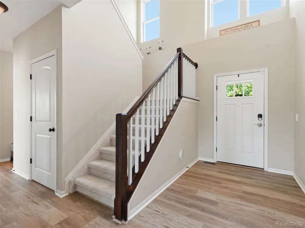 94 Blackberry Drive White Lake Charter Township, MI 48386