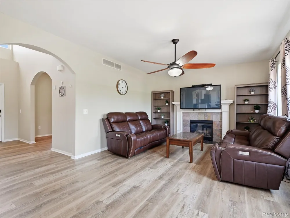 94 Blackberry Drive White Lake Charter Township, MI 48386