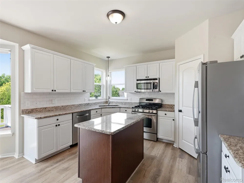 94 Blackberry Drive White Lake Charter Township, MI 48386