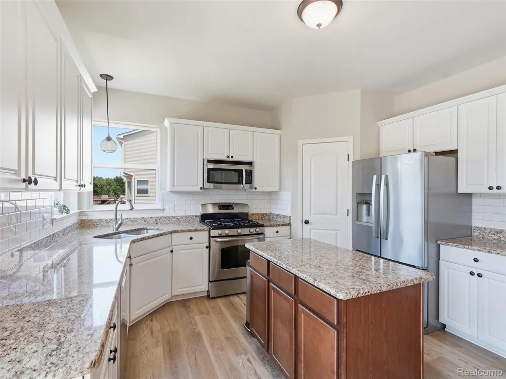 94 Blackberry Drive White Lake Charter Township, MI 48386