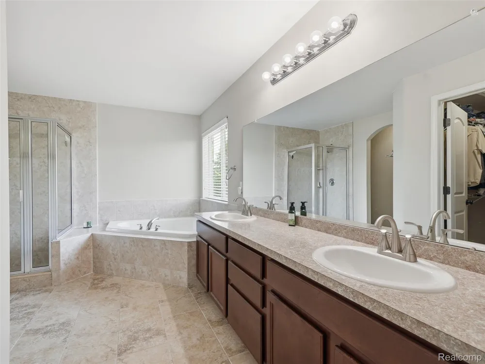 94 Blackberry Drive White Lake Charter Township, MI 48386