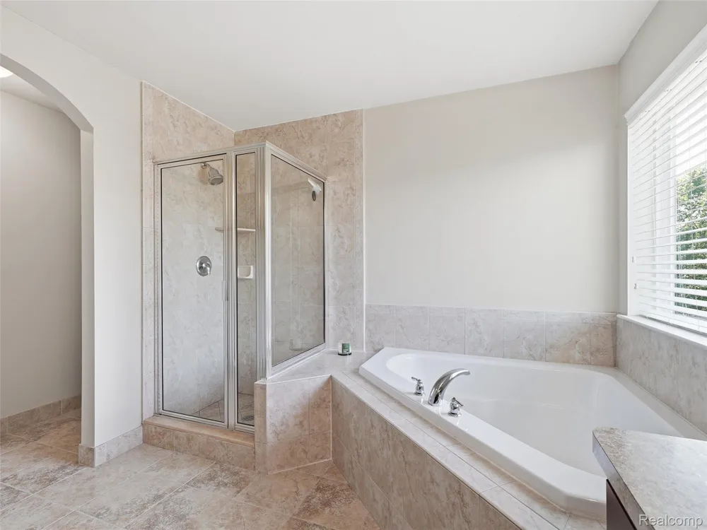 94 Blackberry Drive White Lake Charter Township, MI 48386