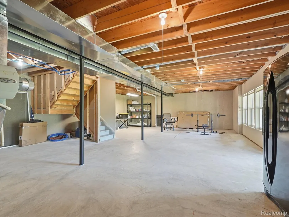 94 Blackberry Drive White Lake Charter Township, MI 48386