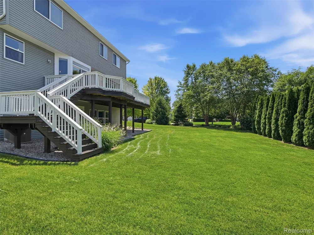 94 Blackberry Drive White Lake Charter Township, MI 48386