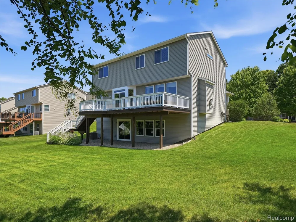 94 Blackberry Drive White Lake Charter Township, MI 48386