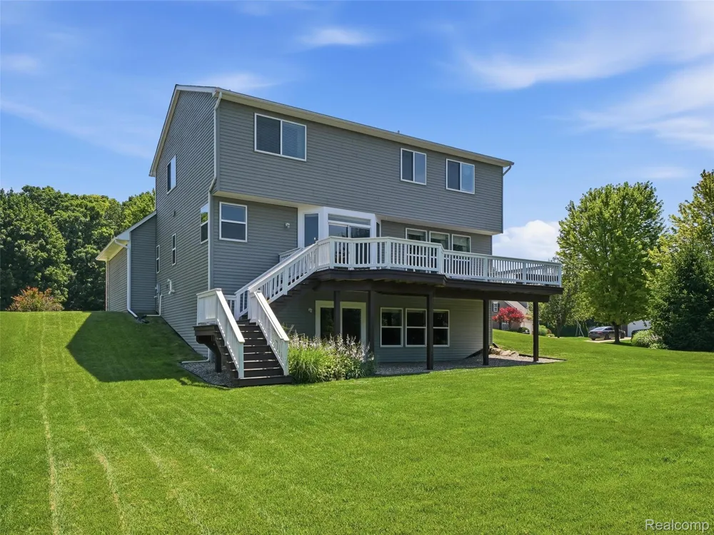 94 Blackberry Drive White Lake Charter Township, MI 48386