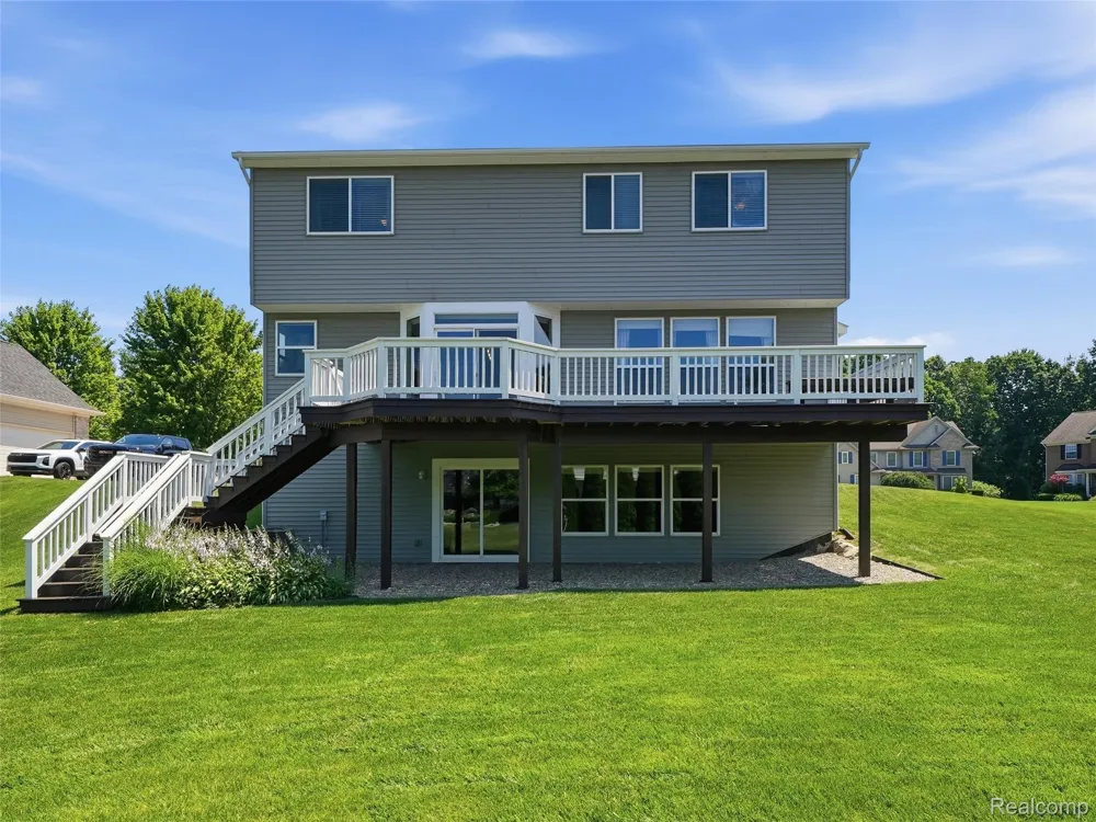 94 Blackberry Drive White Lake Charter Township, MI 48386