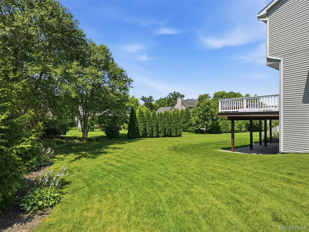 94 Blackberry Drive White Lake Charter Township, MI 48386