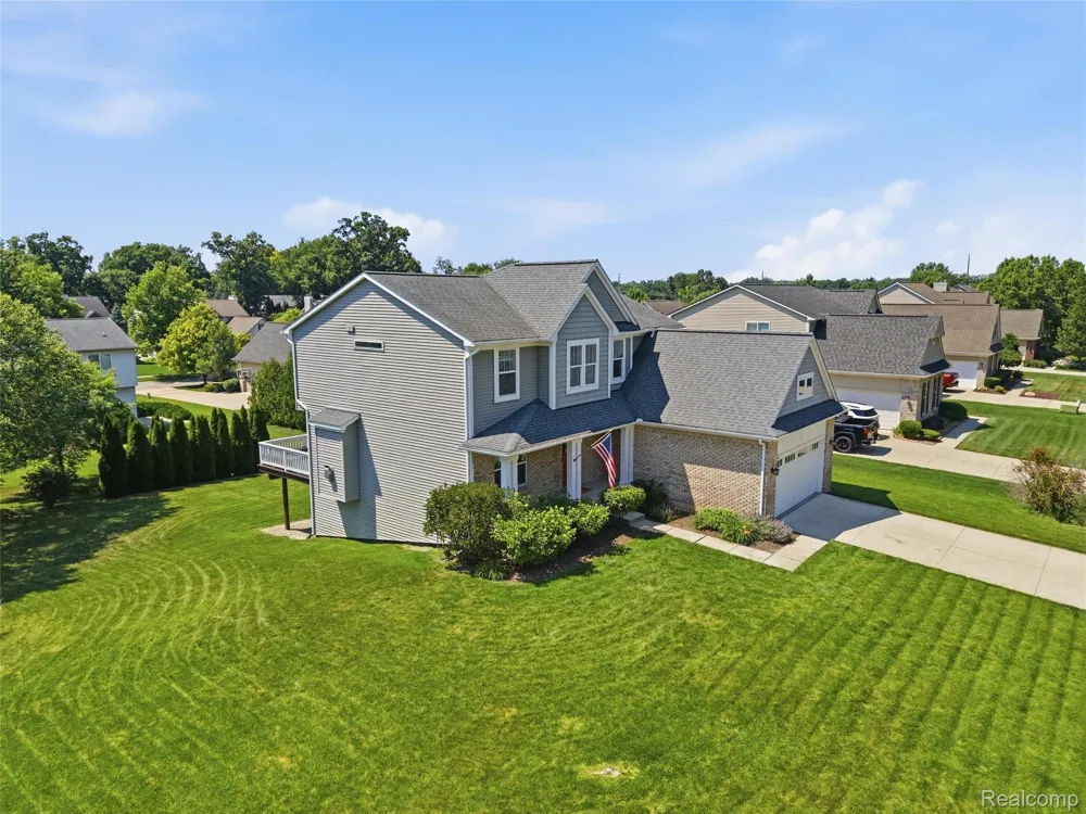 94 Blackberry Drive White Lake Charter Township, MI 48386