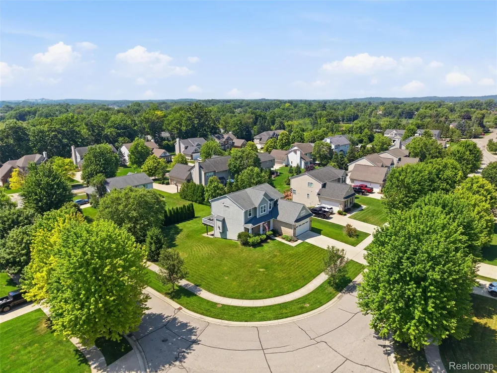 94 Blackberry Drive White Lake Charter Township, MI 48386