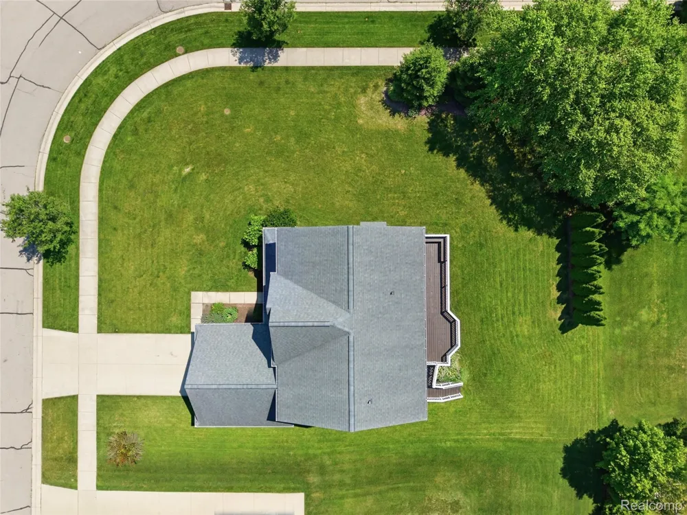 94 Blackberry Drive White Lake Charter Township, MI 48386